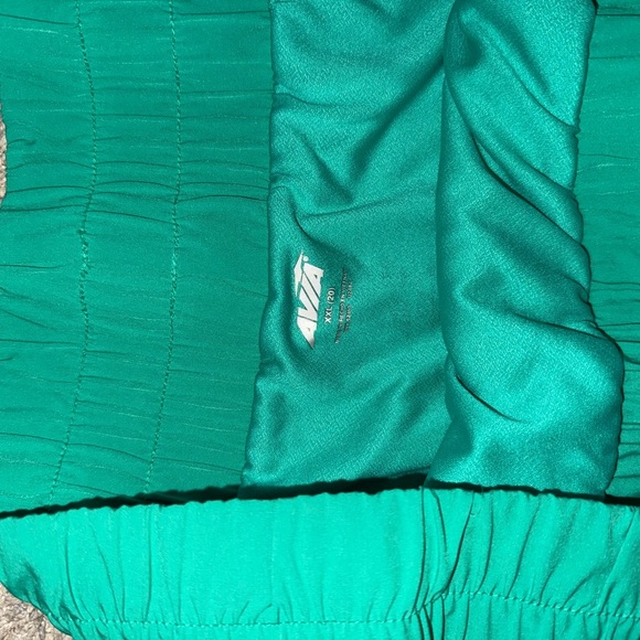 MAKE AN OFFER! 

Vibrant Green Women's Athletic Shorts - Picture 3 of 4